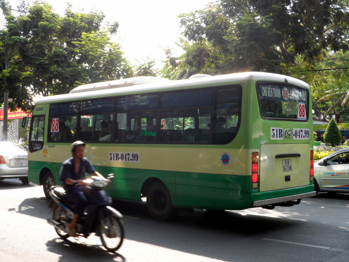 Walking Ho Chi Minh City - City Bus