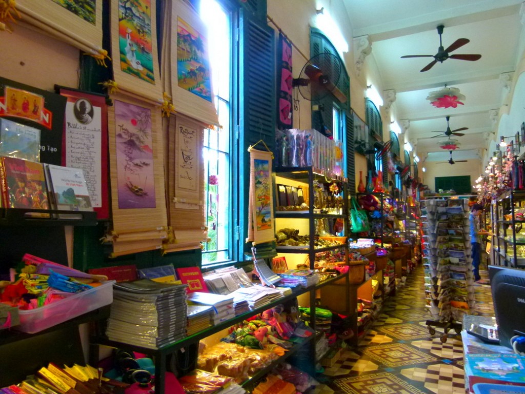 Saigon Central Post Office - Souvenirs